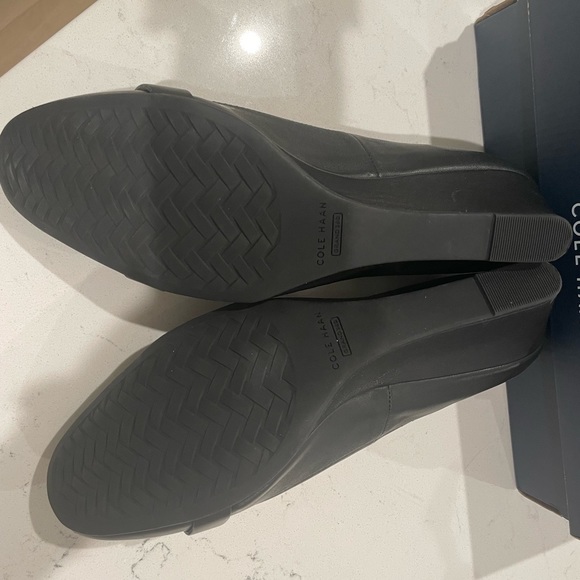 Coke Haan Black Wedges - Size 7.5 - Picture 3 of 4